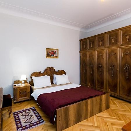 Apartment Gallery Rustaveli 1 Тбилиси Экстерьер фото