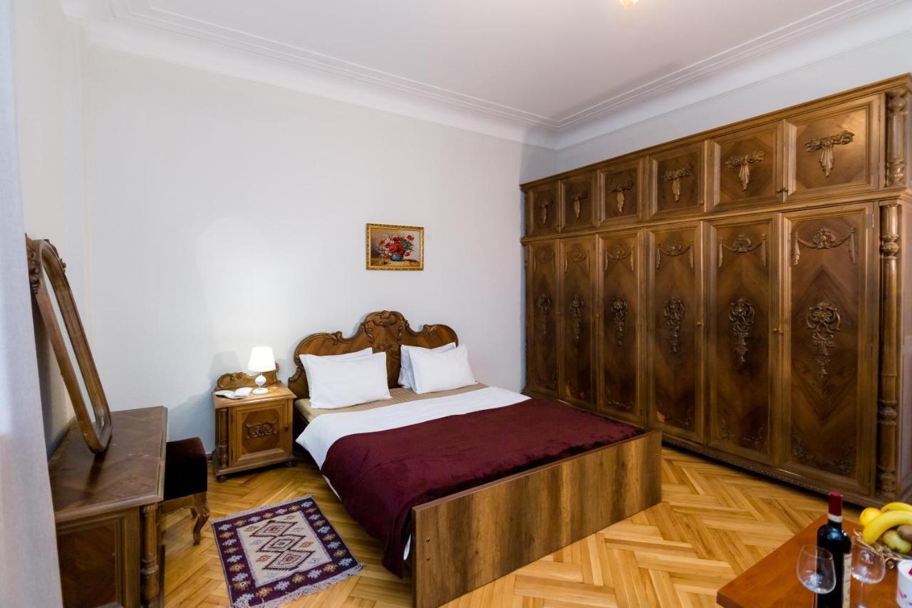 Apartment Gallery Rustaveli 1 Тбилиси Экстерьер фото