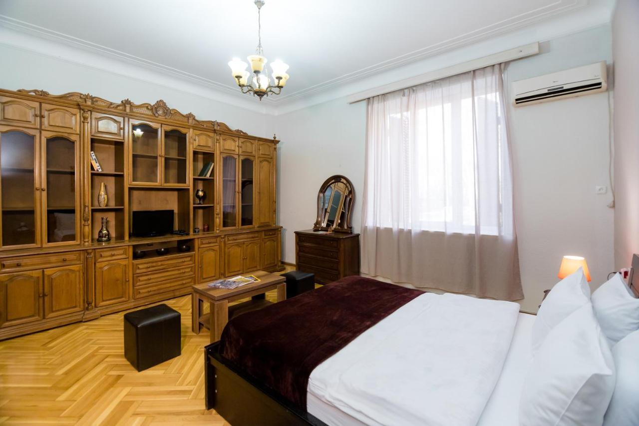 Apartment Gallery Rustaveli 1 Тбилиси Экстерьер фото