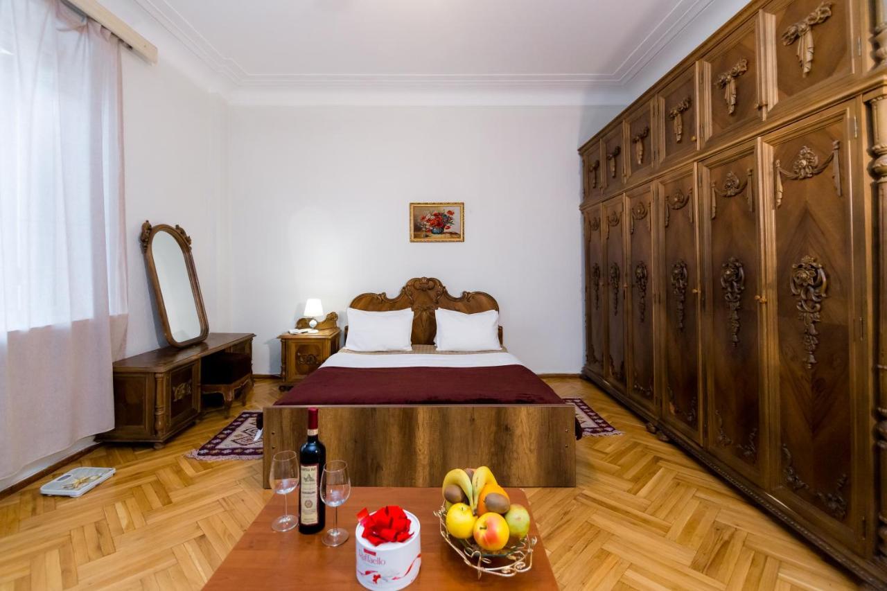 Apartment Gallery Rustaveli 1 Тбилиси Экстерьер фото